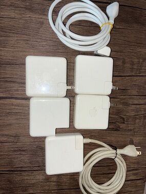 Apple White MacBook Power Adapters - 5 pack with 2 plugs